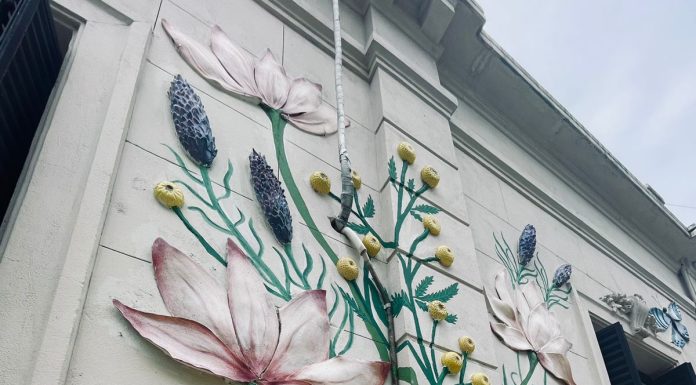 Mural Cerámico “Florecer” en Temperley