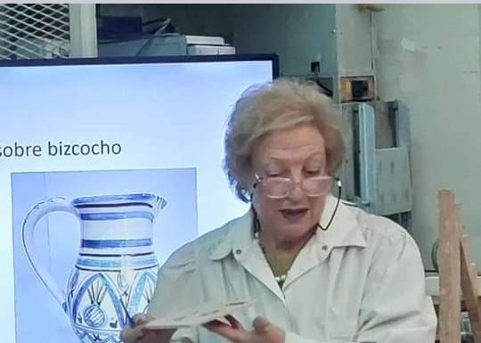 «ENTRE PINCELES» por la Profesora Cristina Monti