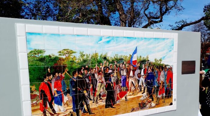 Cristina del Castillo y el desafío de recrear en cerámica el “Juramento de los 33 Orientales”