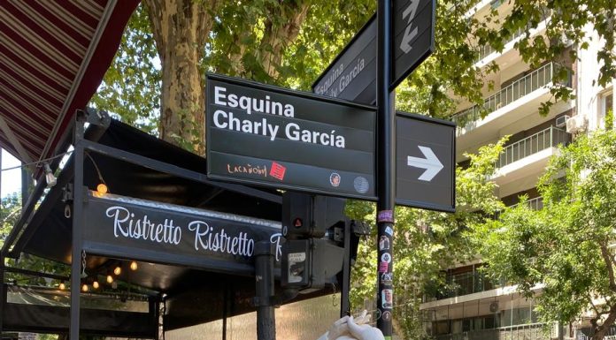 Vilma Villaverde en la esquina de Charly García