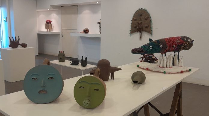 “A cuatro manos” : entre cerámica y textil